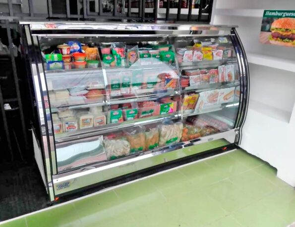 Vitrina vidrio curvo platinium instalada