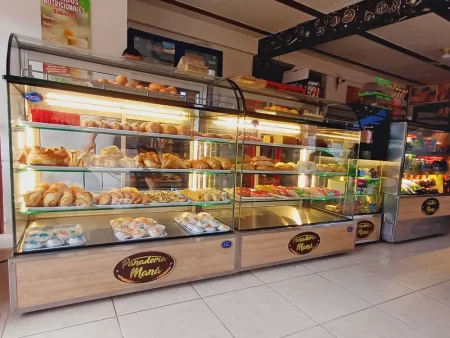 Vitrina de Repostería Neutra - panadería maná